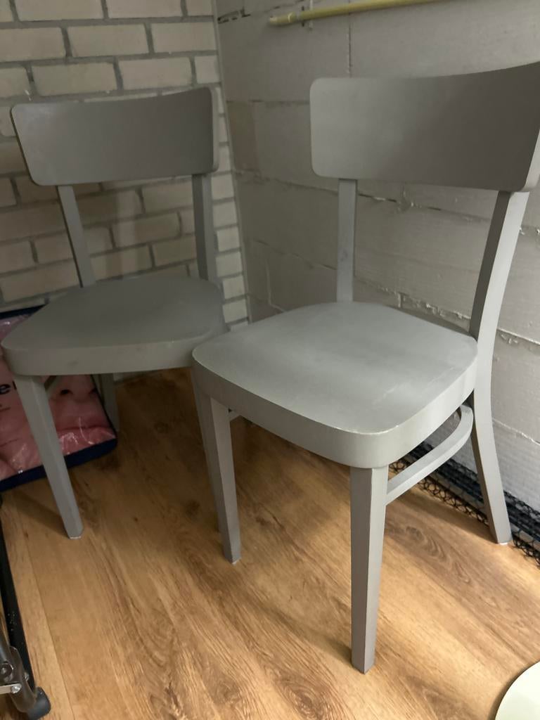 Set van 2 grijze houten stoelen, Huis en Inrichting, Stoelen, Gebruikt, Twee, Ophalen of Verzenden, Grijs