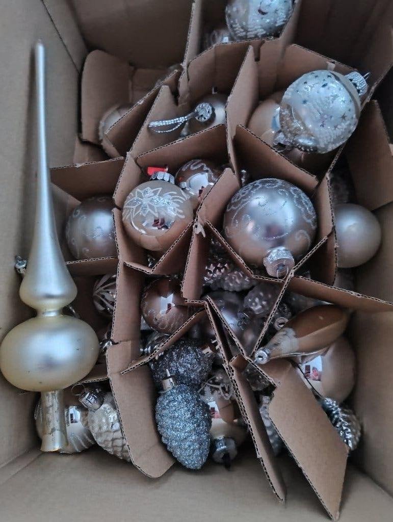 Doos met kerstballen en piek, Ophalen of Verzenden, Zo goed als nieuw