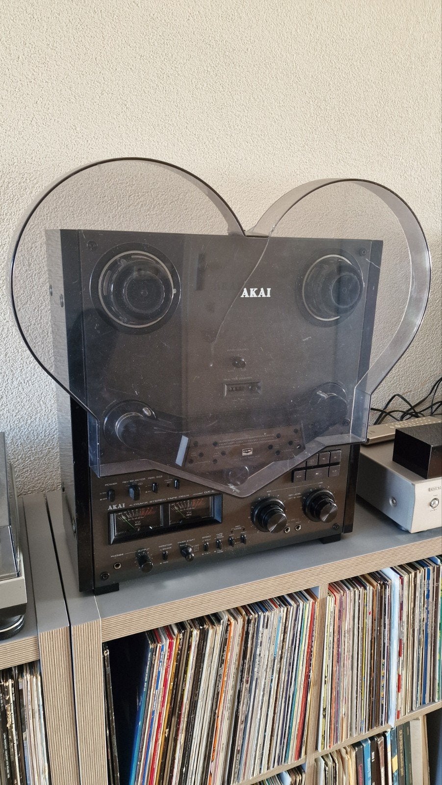 Akai GX-635D. In nette en goedwerkende staat., Ophalen, Bandrecorder, Met stofkap