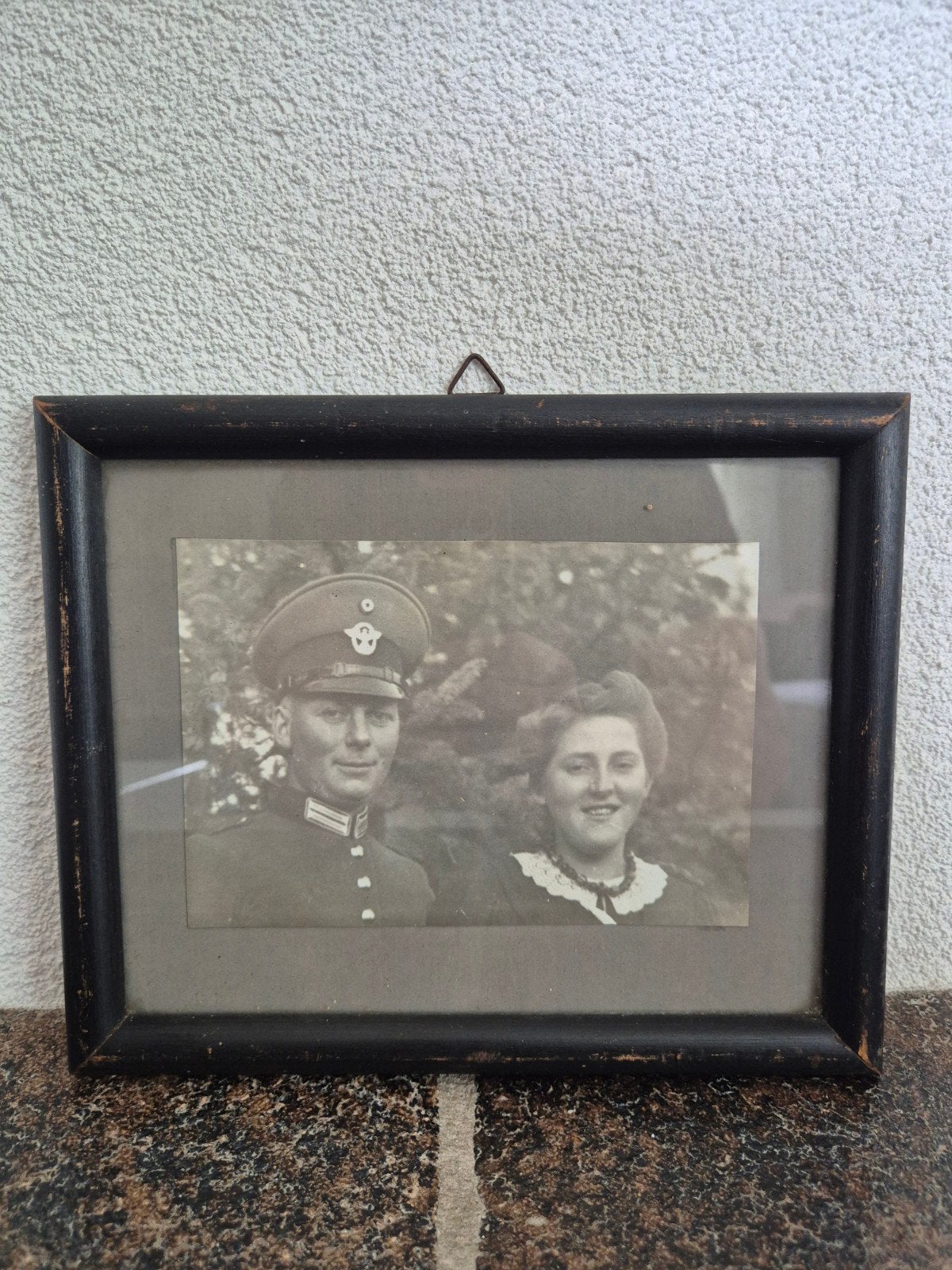 Oude ingelijste foto van een duitse militair en vrouw, Ophalen of Verzenden, Foto, Fotografie, Ingelijst