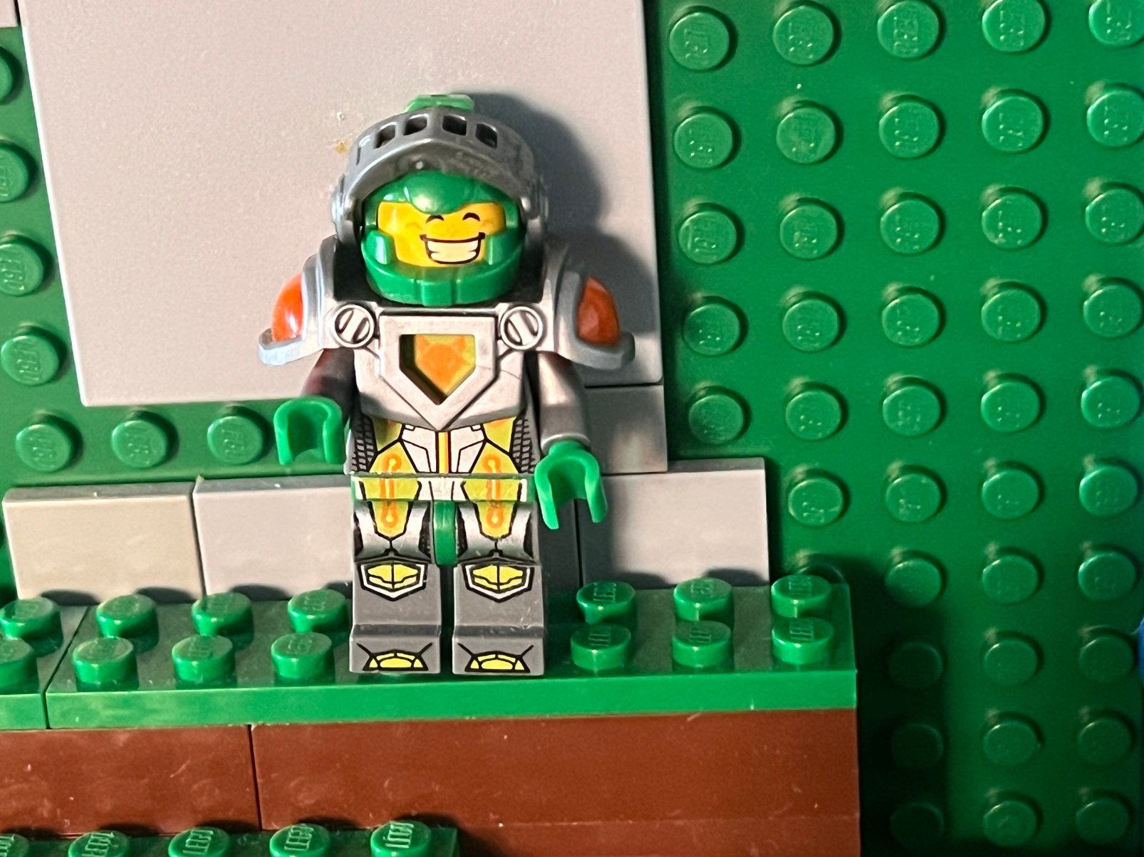 Lego nexo knights Aaron minifiguur, Ophalen of Verzenden, Zo goed als nieuw
