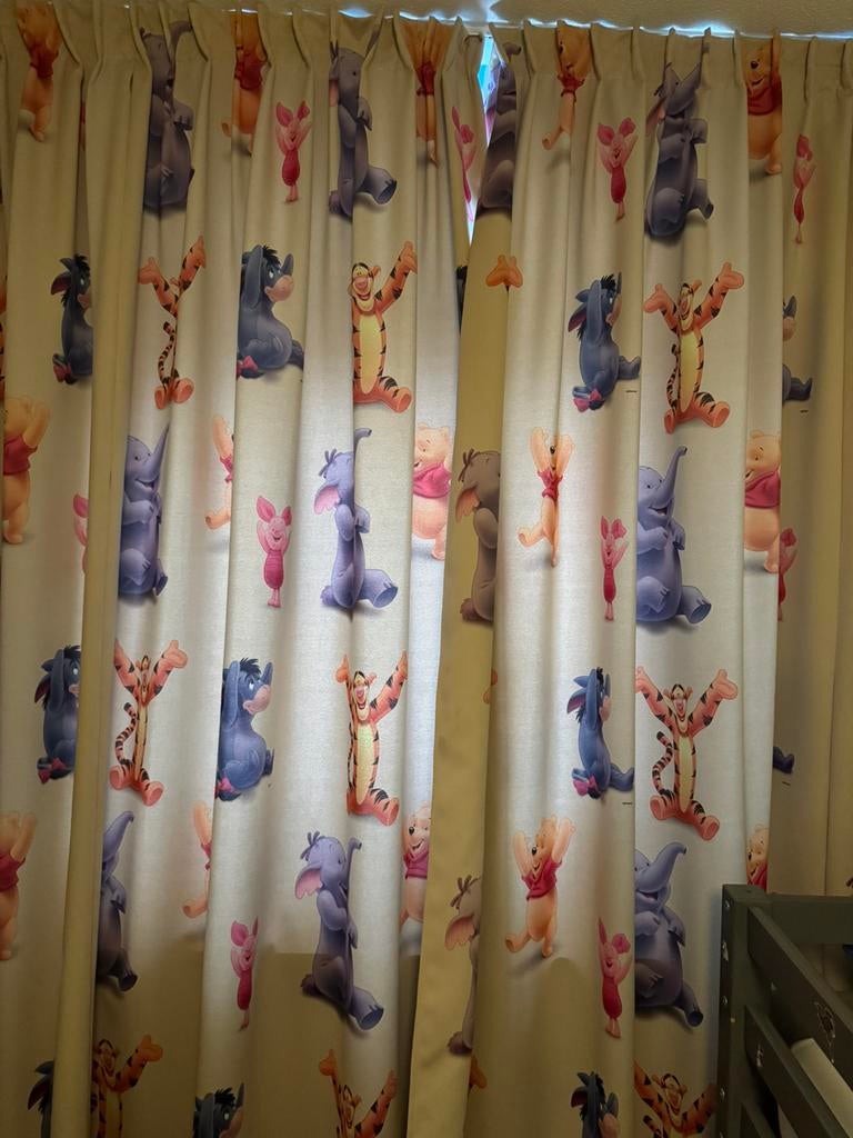 Winnie the Pooh verduisterende gordijnen, Ophalen, Zo goed als nieuw, 200 cm of meer
