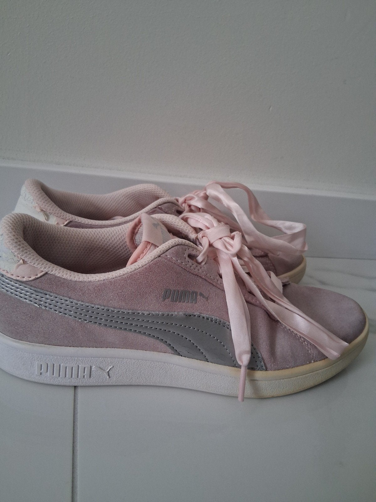 Puma roze suède sneakers met satijnen veters, Puma, Ophalen of Verzenden, Sneakers of Gympen, Roze