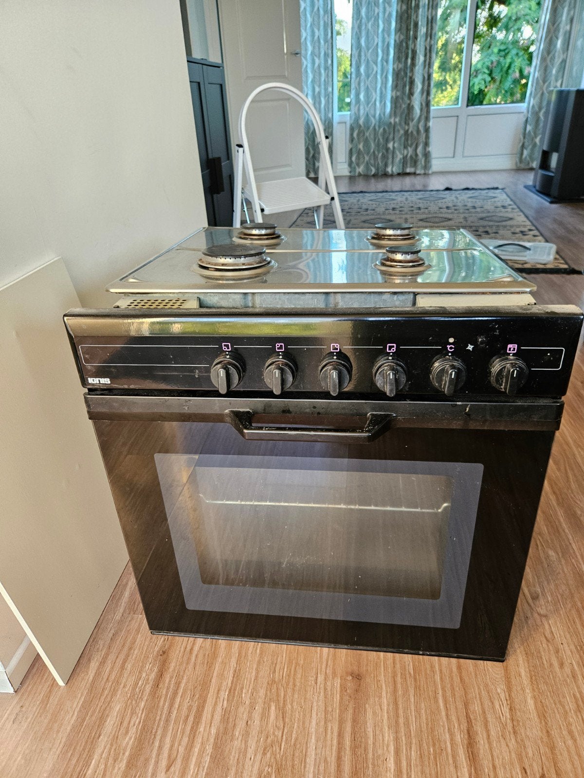 Fornuis met oven en 4 gaspitten - Gebruikt, Witgoed en Apparatuur, Fornuizen, Ophalen, Gebruikt, Minder dan 85 cm, 4 kookzones