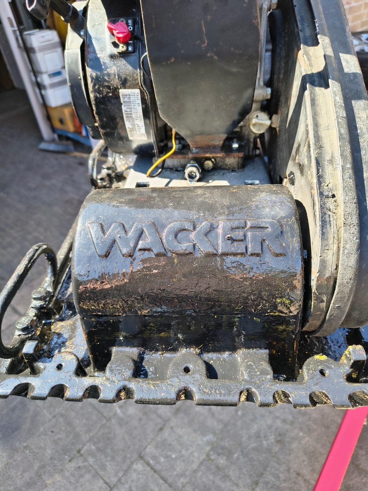 Trilplaat Wacker, Ophalen