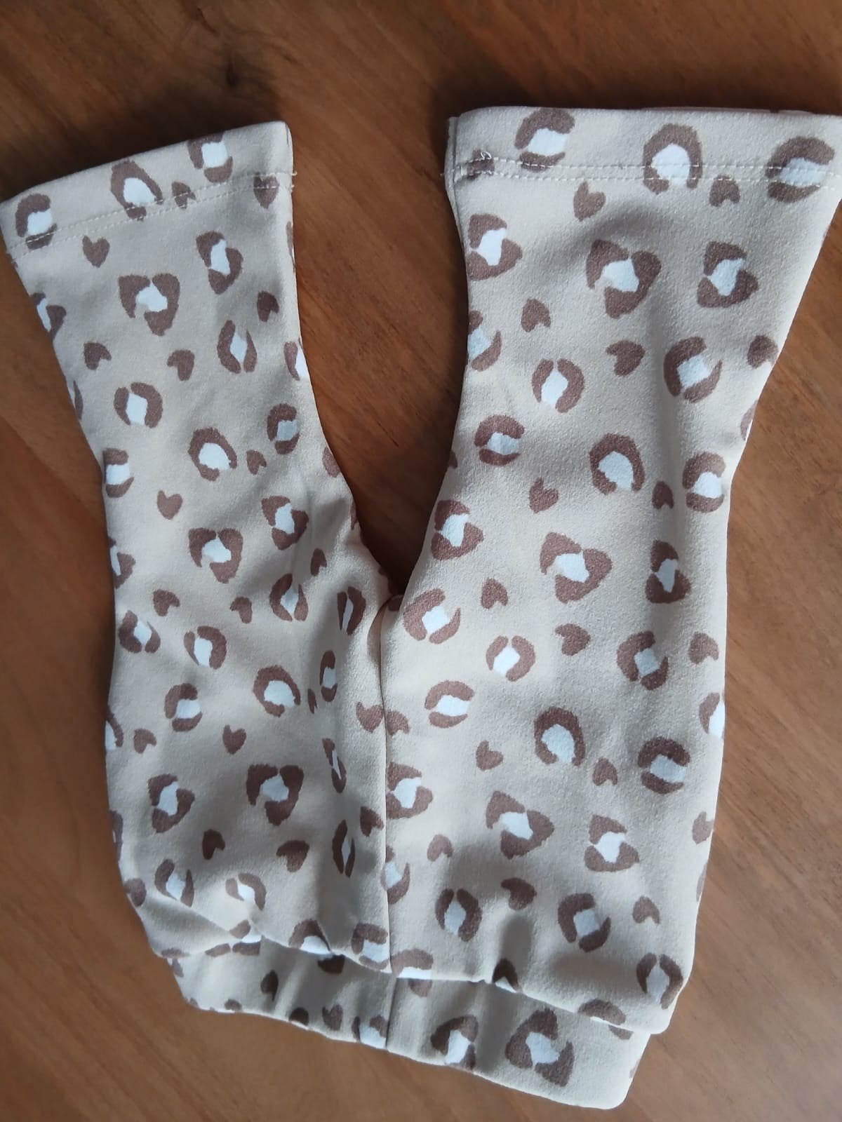Leopardprint broekje voor baby's - Zo goed als nieuw, Ophalen of Verzenden, Zo goed als nieuw, Onbekend, Jongetje of Meisje