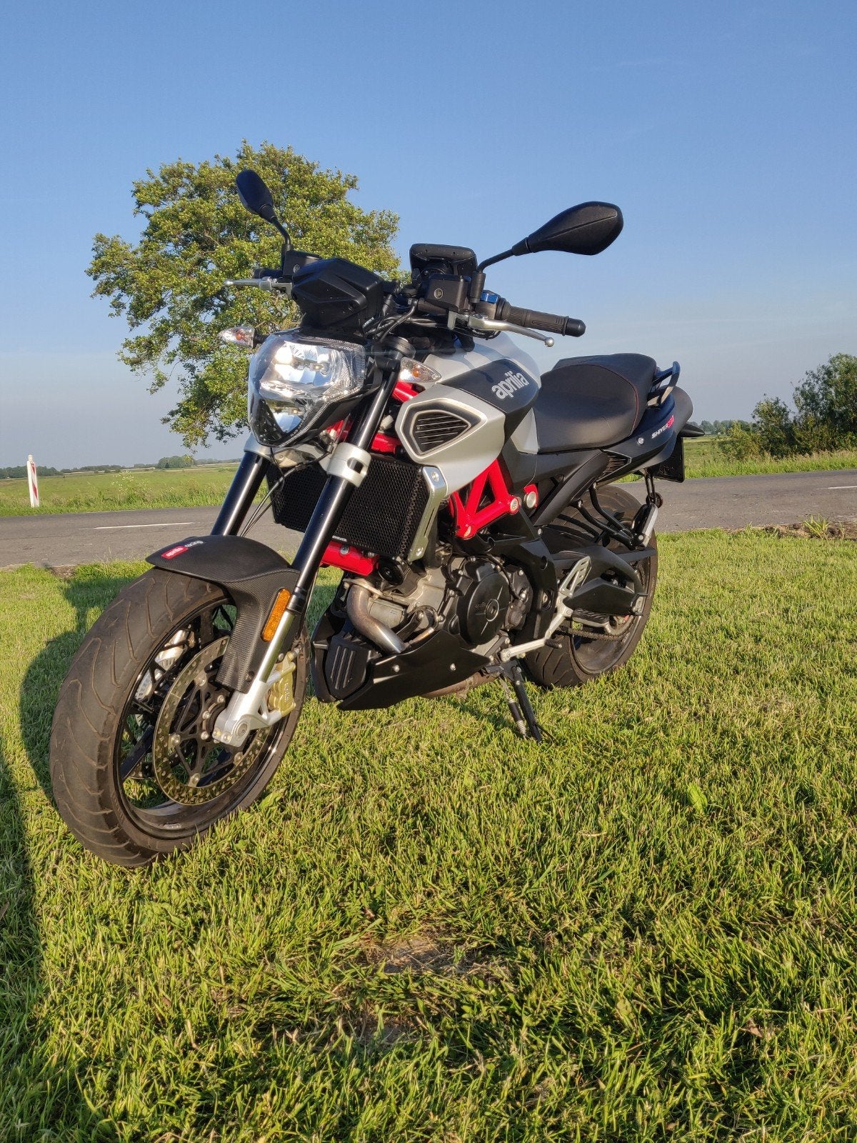 Aprilia Shiver 900 (2018) - Goed onderhouden, Occasion, Handvatverwarming, Particulier, Naked bike