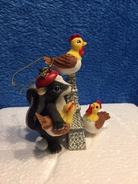 Charming Tails Beeldje Hanger Eiffeltoren: 3 French Hens, Ophalen of Verzenden, Nieuw, Dier