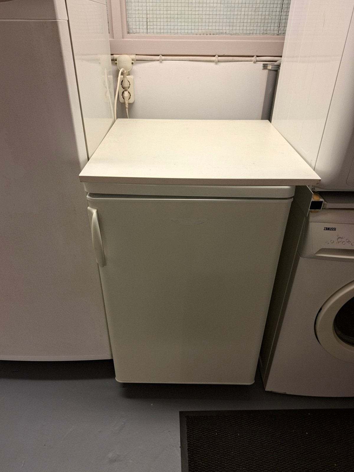 Perfect functionerende koelkast - ideaal voor extra opslag, 100 tot 150 liter, 45 tot 60 cm, Ophalen, 85 tot 120 cm
