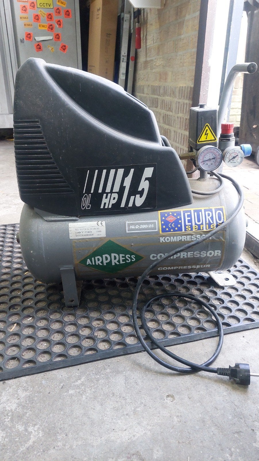 Airpress Compressor 1.5 PK - Mobiel en Olievrij, Ophalen, Gebruikt, 25 tot 100 liter, 200 tot 400 liter/min