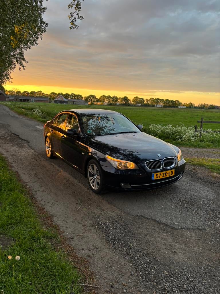 BMW 5-Serie 3.0 I 525 AUT 2008 Blauw, Auto's, Achterwielaandrijving, 1800 kg, 2996 cc, Navigatiesysteem