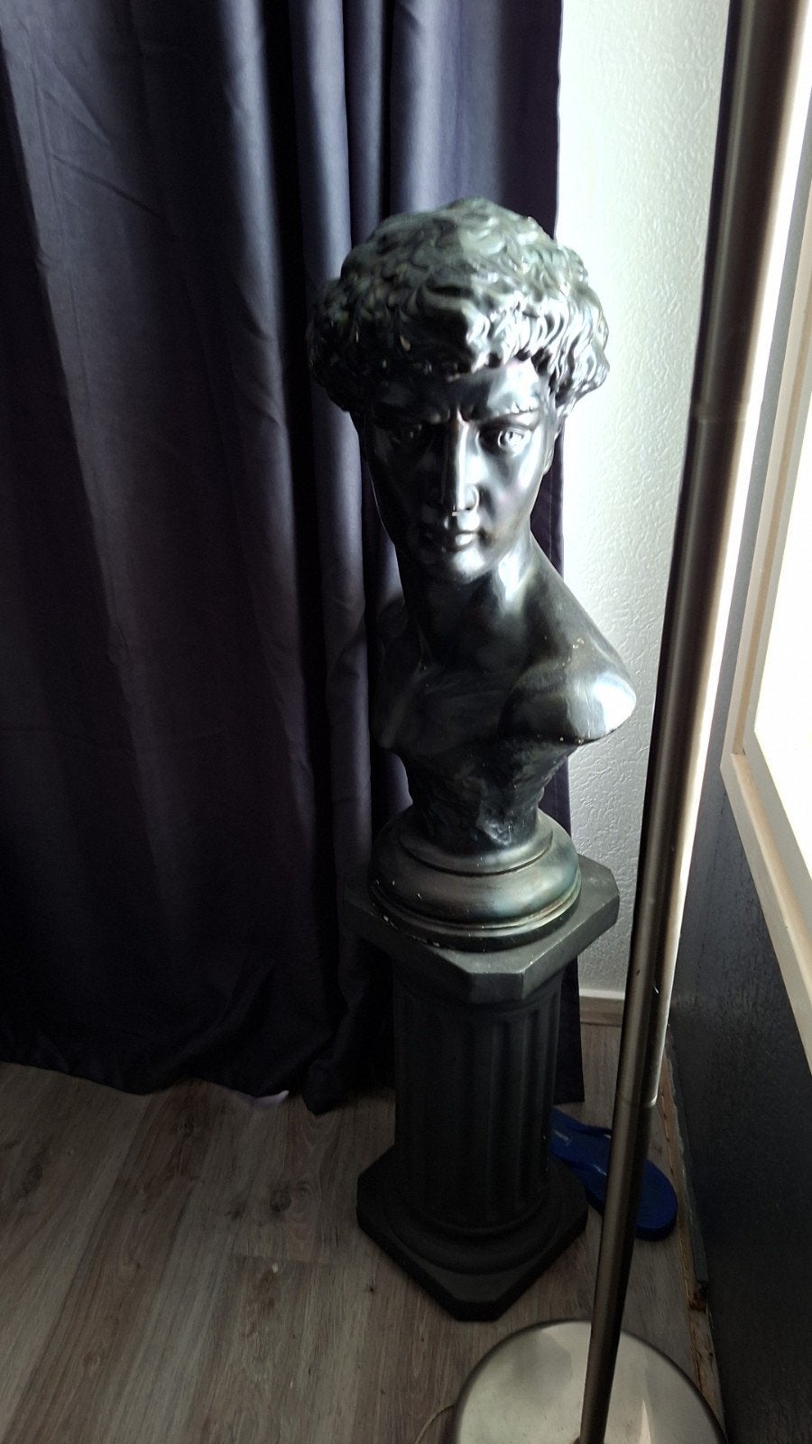 Beeld met zuil, Ophalen of Verzenden