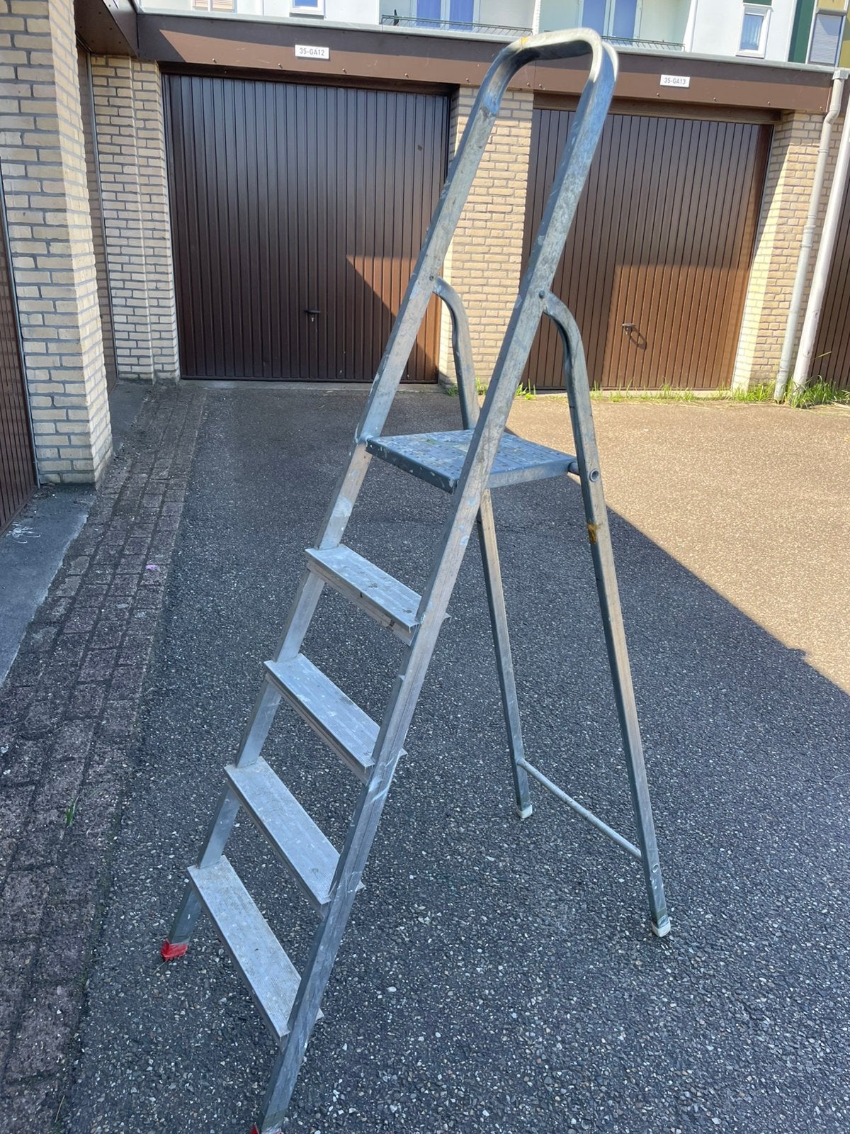 Te koop ijzer ladder vaste prijs 15 euro., Ophalen, Gebruikt, Minder dan 2 meter