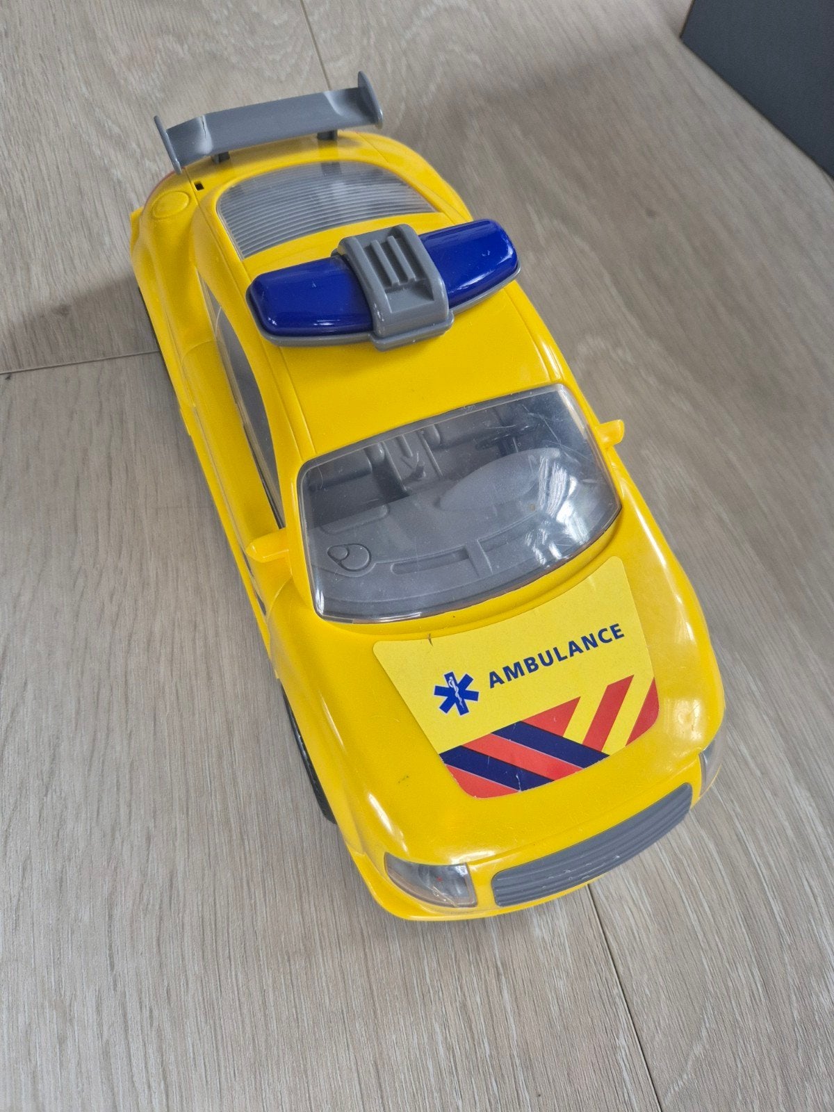 Gele speelgoed ambulance auto, Ophalen of Verzenden