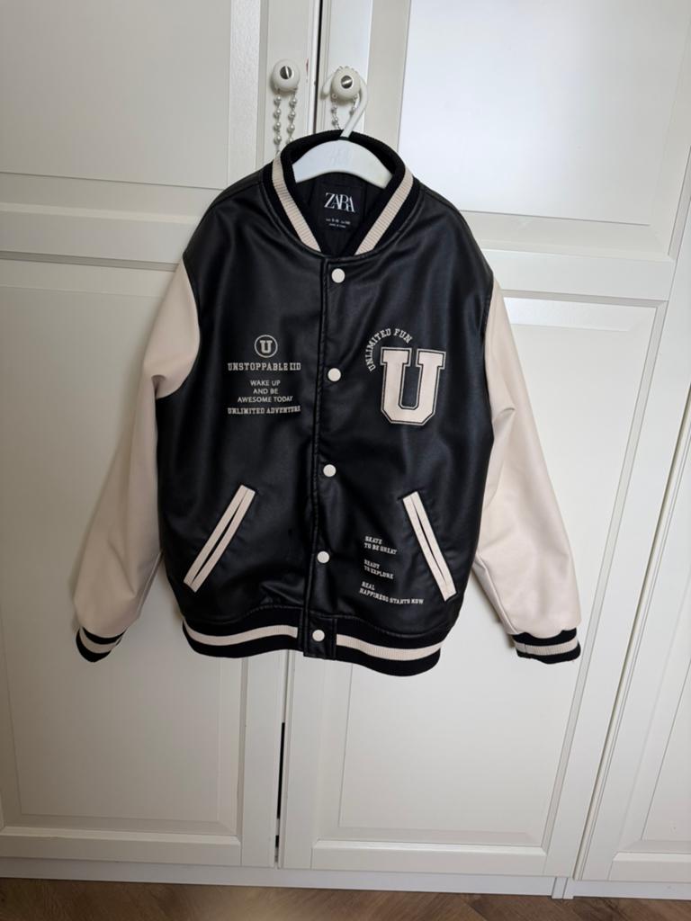 Zara jongen bomberjacket/ baseball jas maat 140 zwart wit, Ophalen of Verzenden, Zo goed als nieuw, Jongen