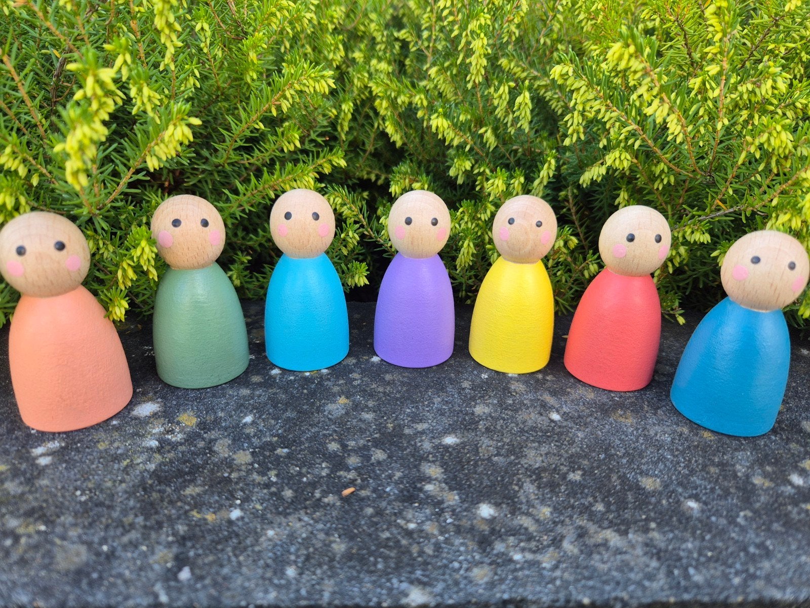 Houten peg dolls in regenboogkleuren - 7 stuks, Ophalen of Verzenden, Zo goed als nieuw