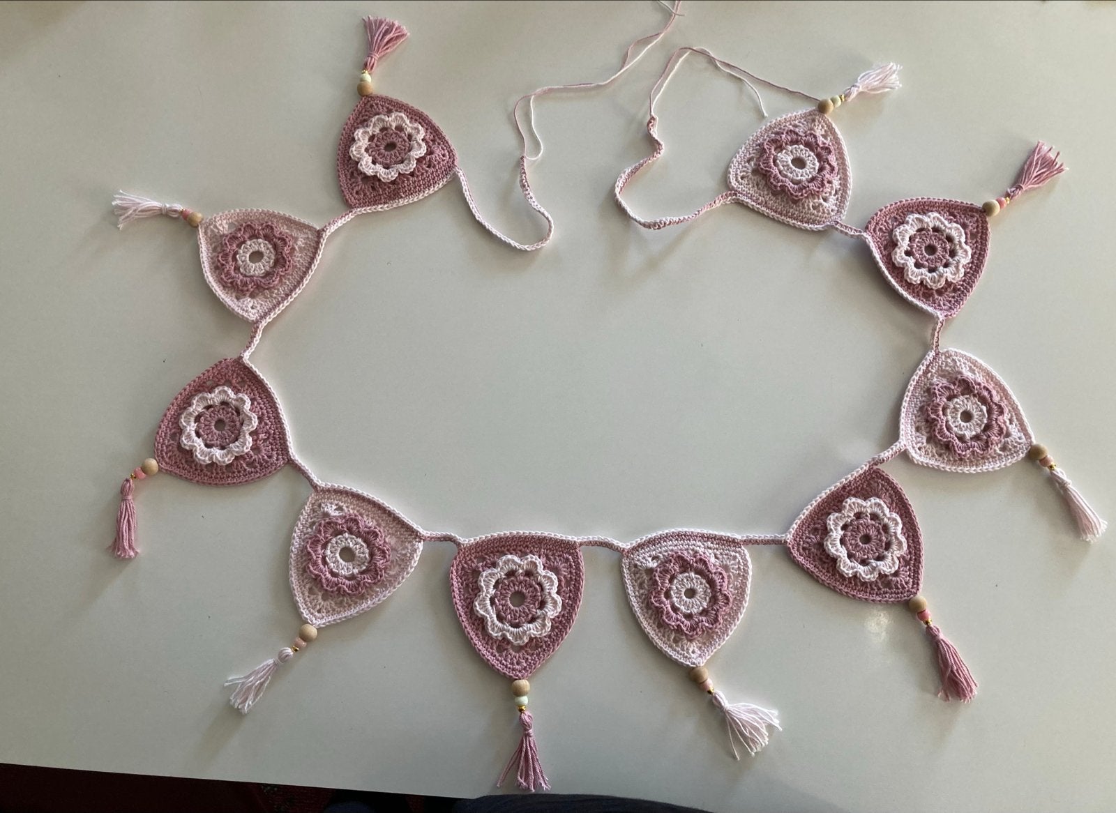 Gehaakte vlaggenlijn roze met kwastjes - 10x16 cm, Verzenden, Overige stijlen, Nieuw, Roze