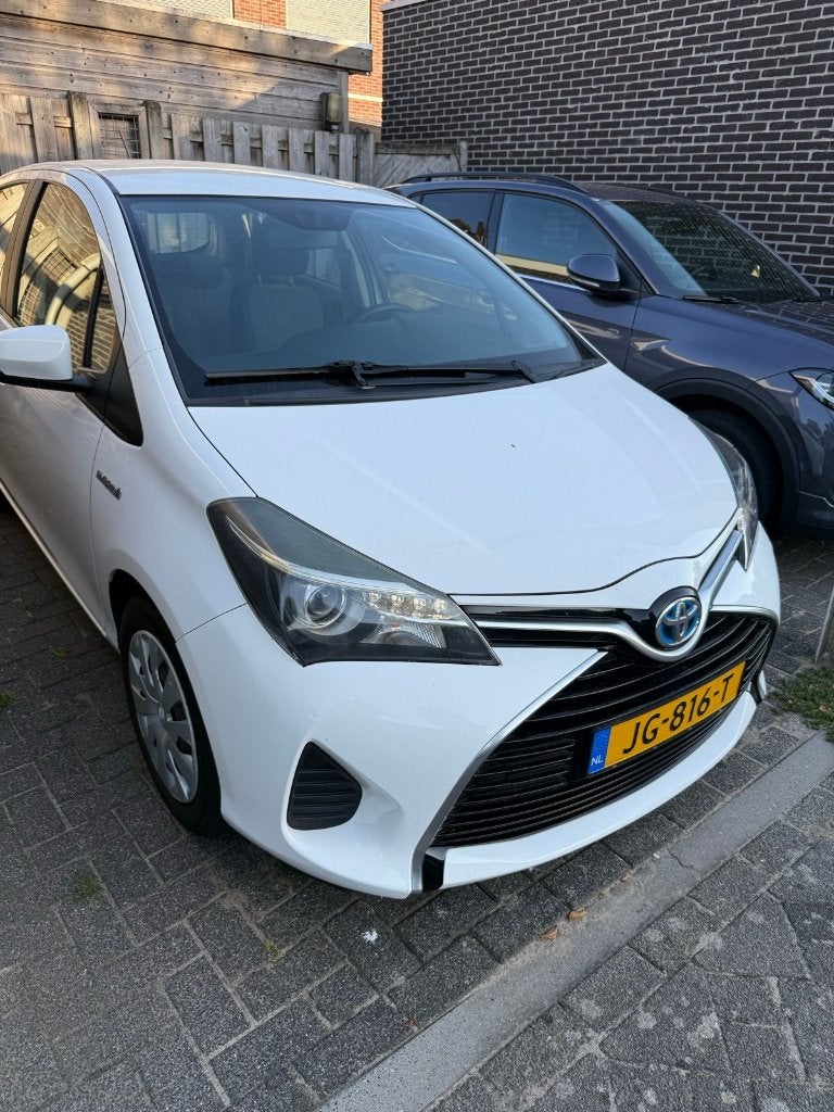 Toyota Yaris Hybrid Aspiration | Navi | Camera | APK 3-2027, Auto's, Dealer onderhouden, 4 cilinders, Origineel Nederlands, 1060 kg