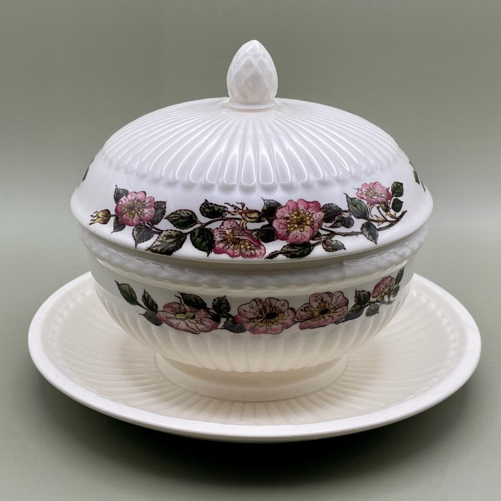 Wedgwood Briar Rose ronde botervloot, Huis en Inrichting, Keuken | Servies, Wedgwood, Onbekend, Ophalen of Verzenden, Zo goed als nieuw
