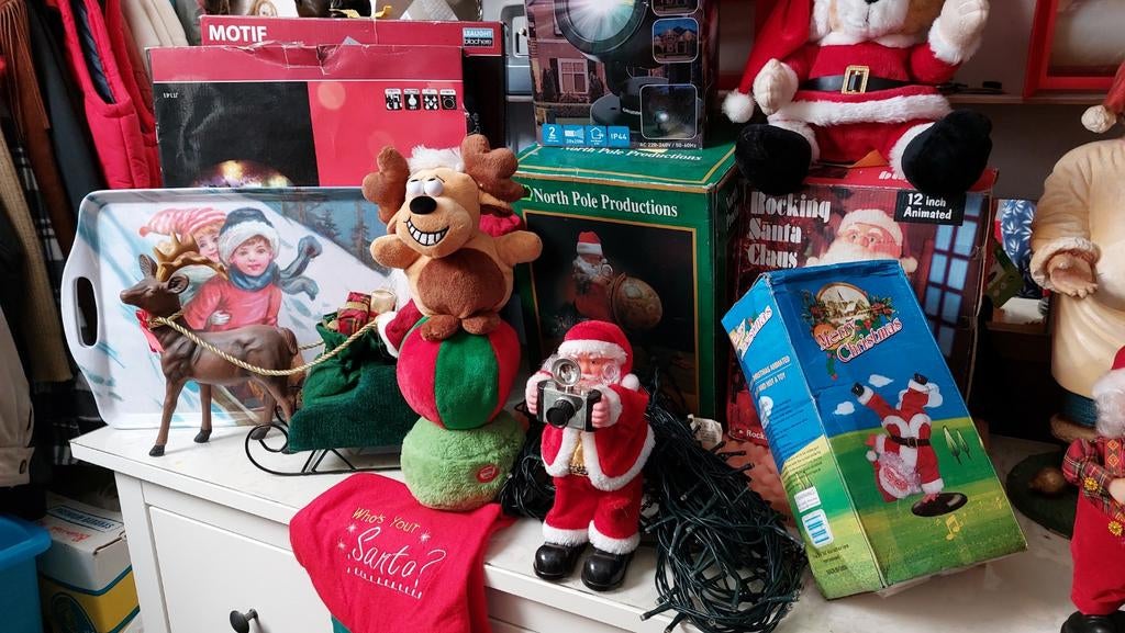 Veel  kerstspullen, kerstmannen,  kerstberen , verlichting, Diversen, Ophalen