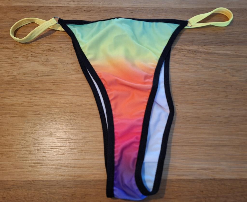 Kleurrijke zwemstring maat L, Ophalen of Verzenden, Maat 52/54 (L), Overige kleuren, Zwemslip