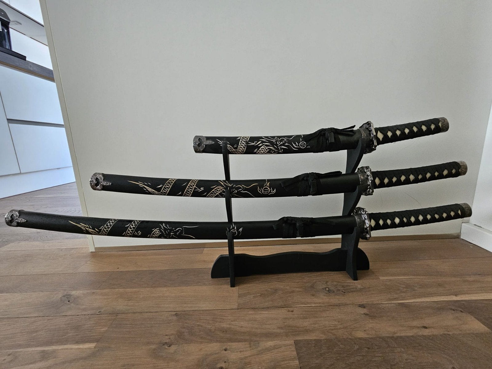 Samurai zwaarden decoratief 3 stuks met standaardet, Ophalen, Zo goed als nieuw