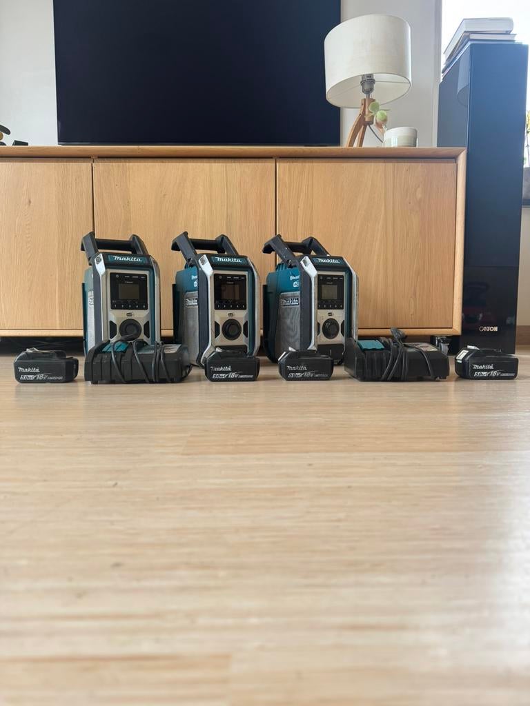 Makita bouwradio’s/radio’s met accu’s en opladers, Audio, Tv en Foto, Radio's, Ophalen of Verzenden, Zo goed als nieuw, Bouwradio