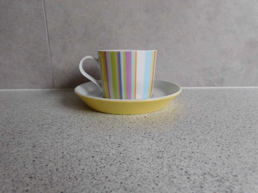 Kop en schotel 180 ml. Pastel Tric Arzberg, Huis en Inrichting, Keuken | Servies, Arzberg, Ophalen of Verzenden, Zo goed als nieuw