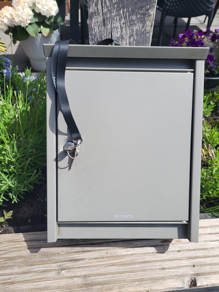 Brabantia brievenbus, Ophalen, Zo goed als nieuw, Staal, Wandbrievenbus