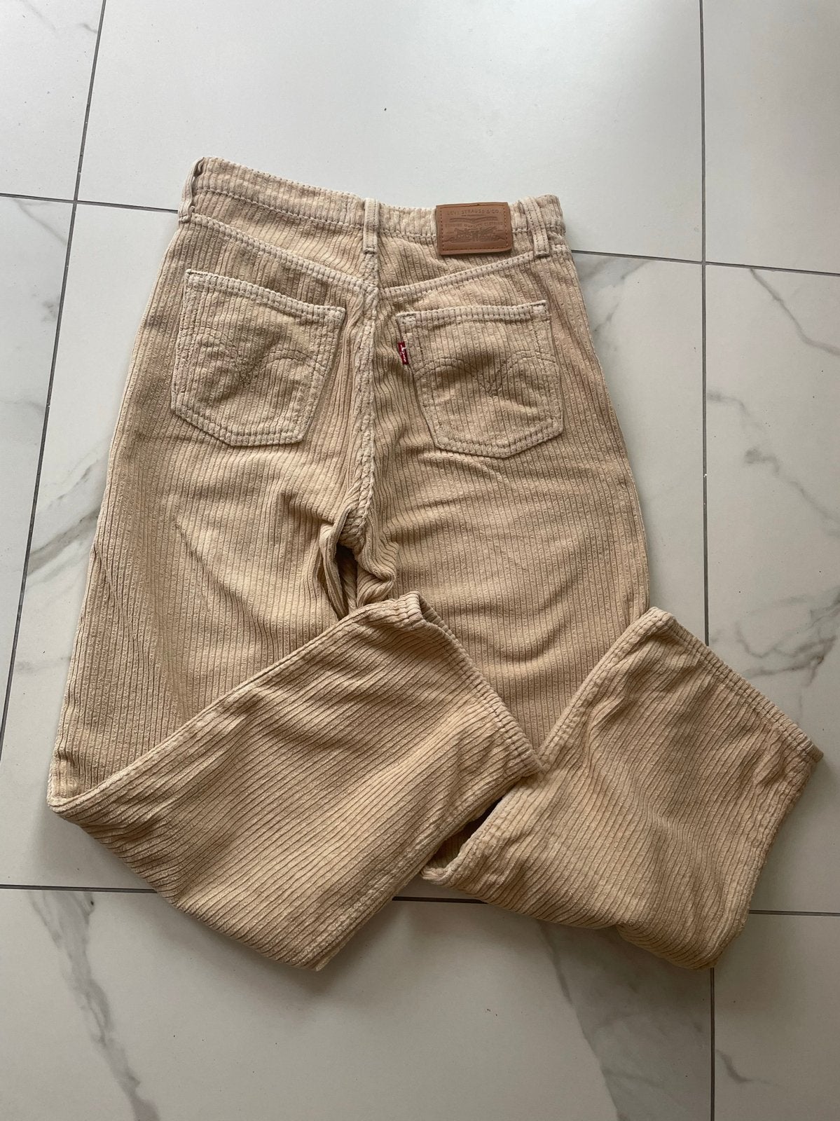 Levi’s corduroy ribcage Straight Ankle - beige / zandkleurig, Kleding | Dames, Broeken en Pantalons, Beige, Ophalen of Verzenden