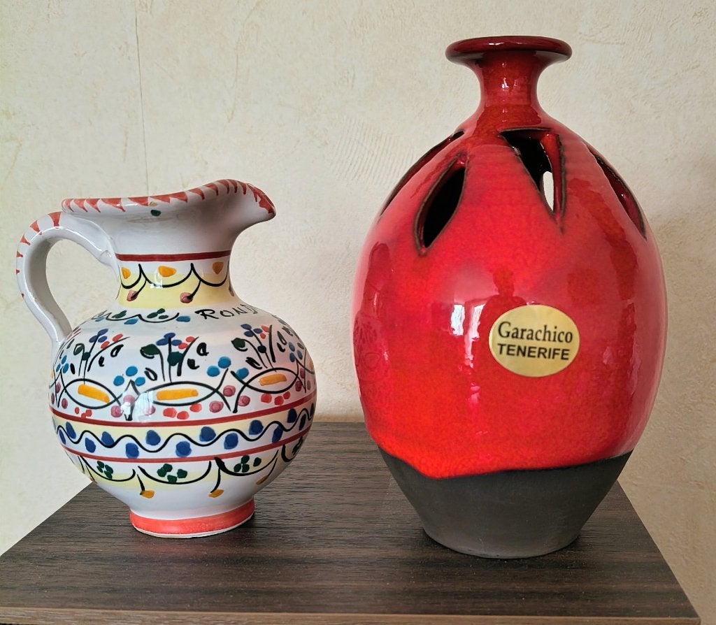 2 leuke vaasjes, Handgemaakt, Zo goed als nieuw, Steen/keramiek, 15 cm