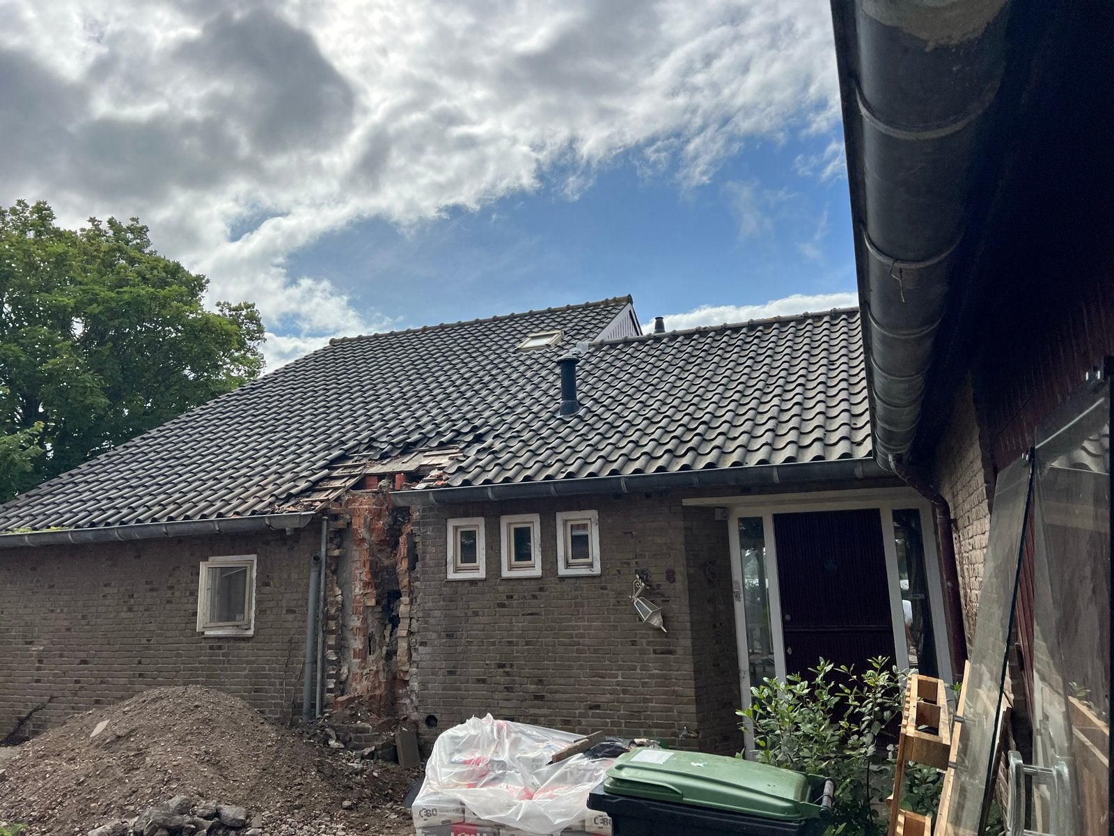 Gratis dakpannen - Diverse soorten en maten beschikbaar, Gebruikt, Steen of Klei, Ophalen of Verzenden, 15 m² of meer