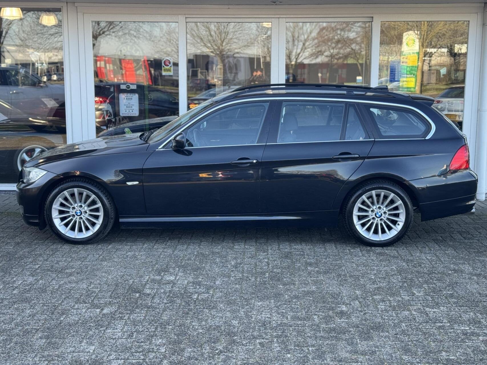 BMW 3-serie Touring 325i 218pk Automaat, High Executive, Dvd, Auto's, 745 kg, Achterwielaandrijving, Gebruikt, Zwart