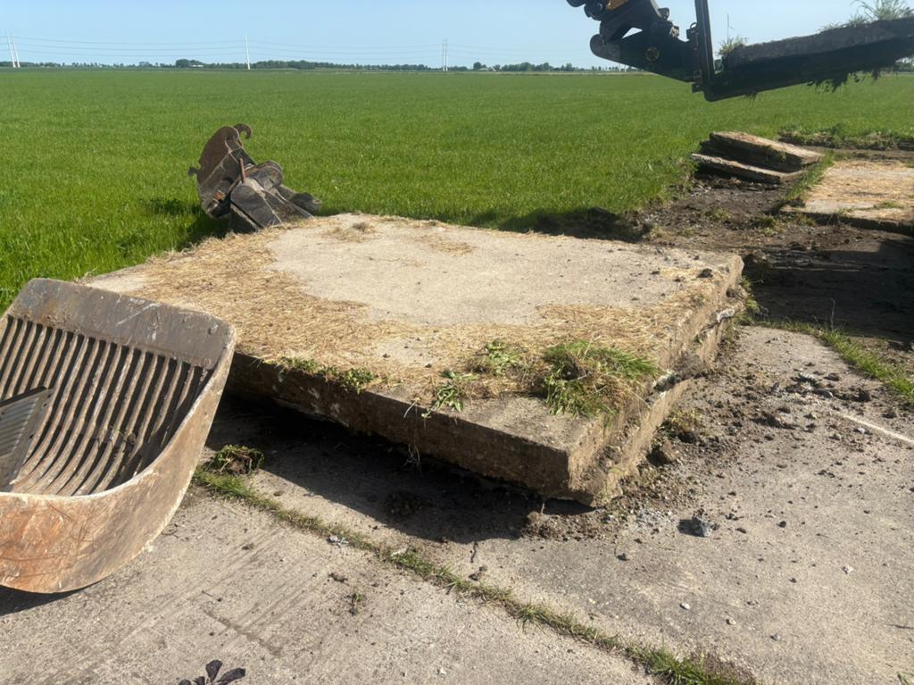 2 stuks betonplaten gratis 3,2m x 2,6m x0,2m en reststukken, Tuin en Terras, Tegels en Klinkers, Ophalen, Gebruikt, Beton, Klinkers