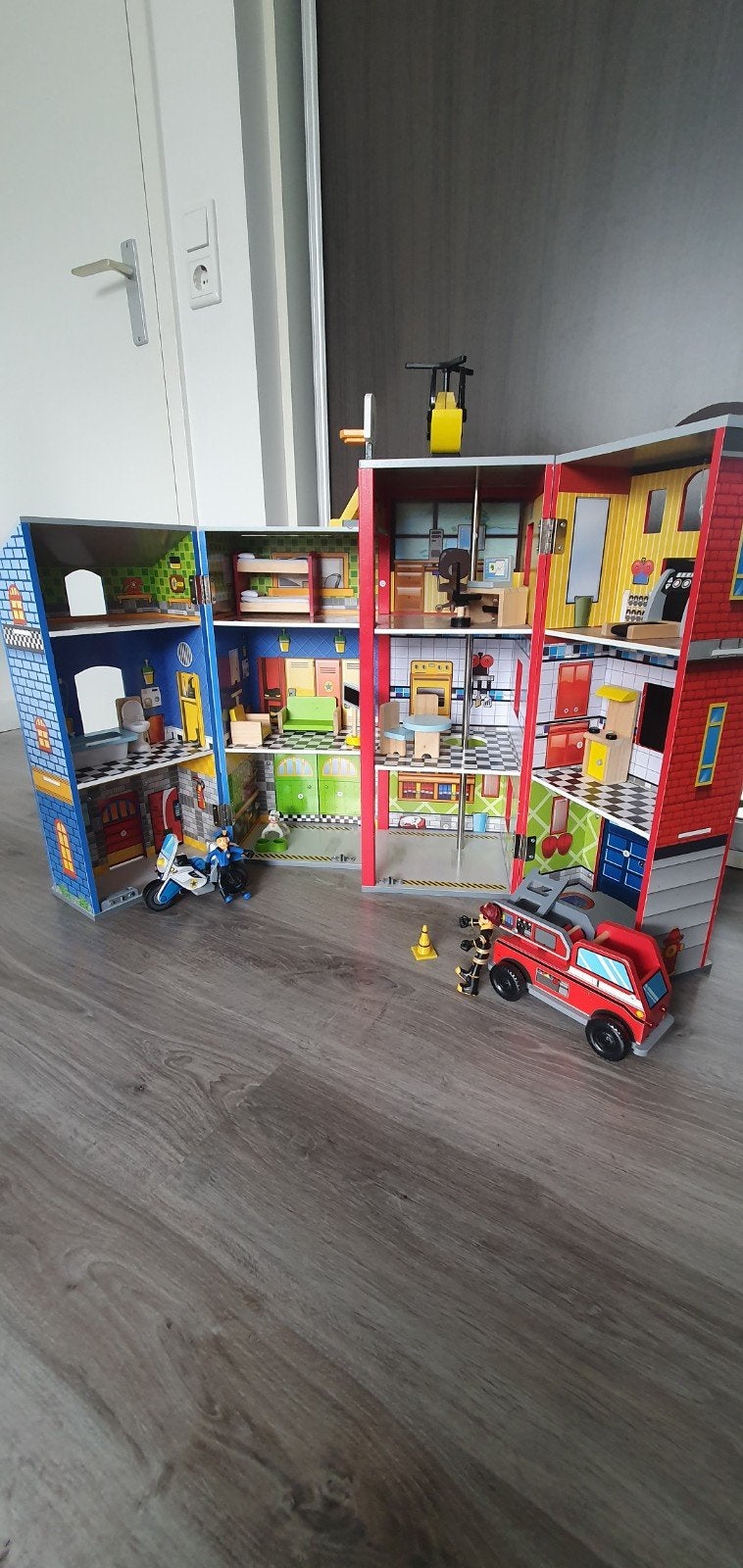 kidkraft Brandweerkazerne en politie poppenhuis, Ophalen, Gebruikt, Poppenhuis
