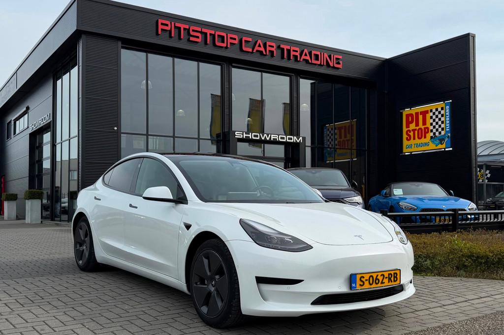 Tesla Model 3 Standard RWD Plus 60 kWh, Facelift, Trekhaak A, Auto's, Tesla, Automaat, 238 pk, Achterwielaandrijving, Zwart