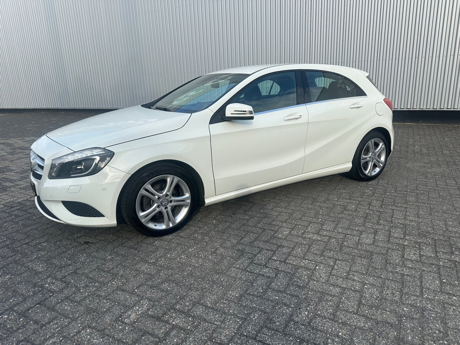 Mercedes-Benz A-Klasse A180cdi 1.5 Blue Efficiency 2015 Wit, Auto's, Voorwielaandrijving, 1295 kg, 4 cilinders, Wit