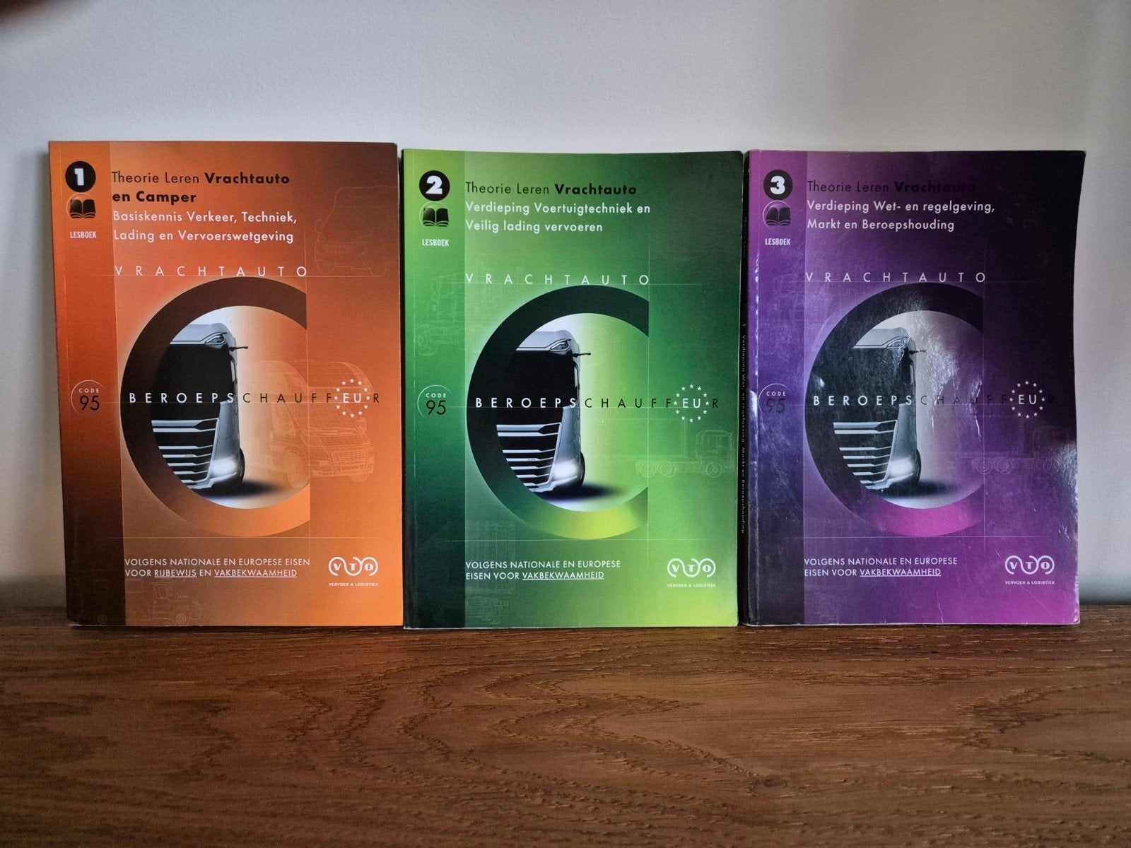 Theorie Leren Vrachtauto Code 95 - Complete Set (3 boeken), Ophalen of Verzenden, Zo goed als nieuw, MBO, VTO Vervoer & Logistiek