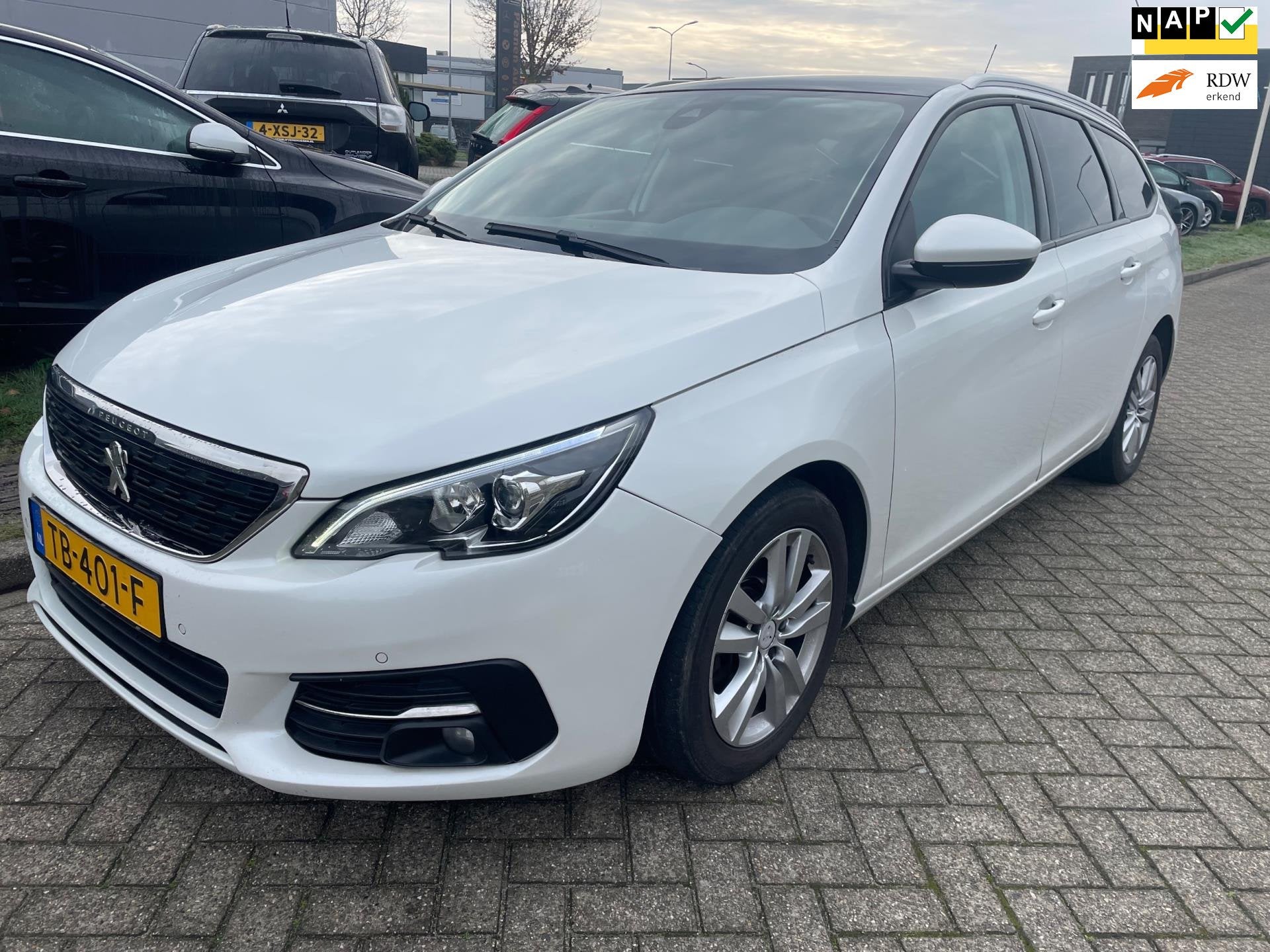Peugeot 308 SW 1.6 BlueHDI Blue Lease Executive adaptief Cru, Voorwielaandrijving, Dealer onderhouden, Stof, Gebruikt
