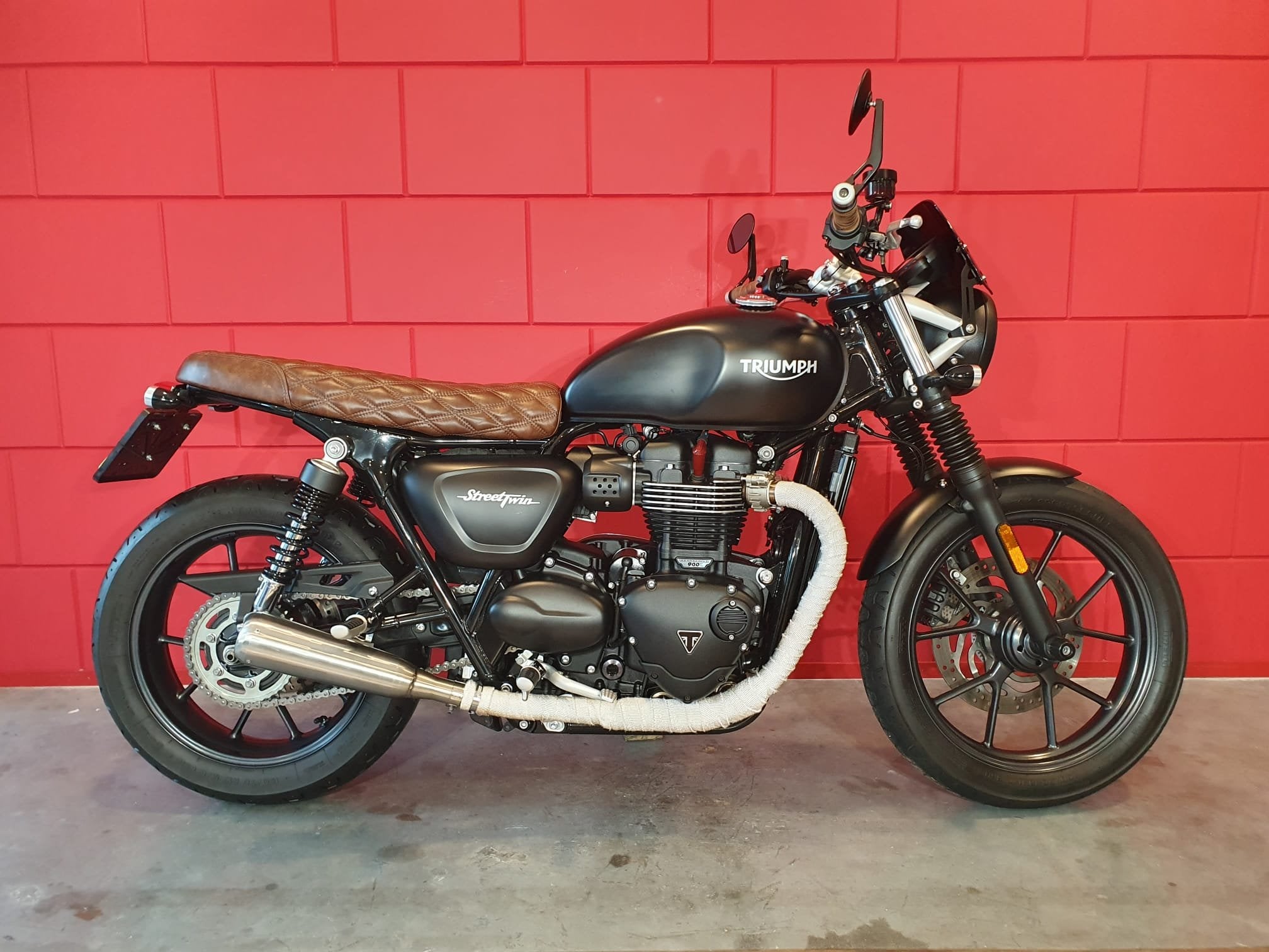 Triumph STREET TWIN | GARANTIE | ACCESSOIRE (bj 2017), 900 cc, Naked bike, Gebruikt, Bedrijf