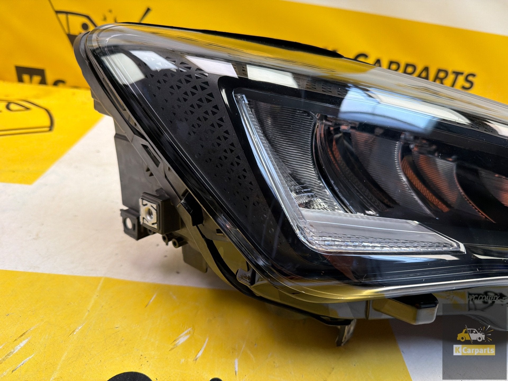 Seat Cupra Leon 5FA LED Koplamp rechts 5FB941006D, Auto-onderdelen, Verlichting, Gebruikt, Autovia A-2, Km 585 585
08760  Martorell, ES
