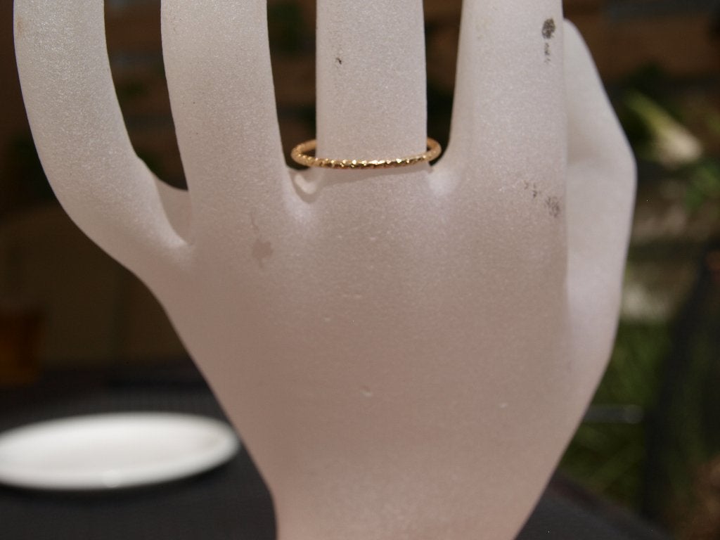 Goudkleurige ring, Overige materialen, Nieuw, Ophalen of Verzenden, 17 tot 18