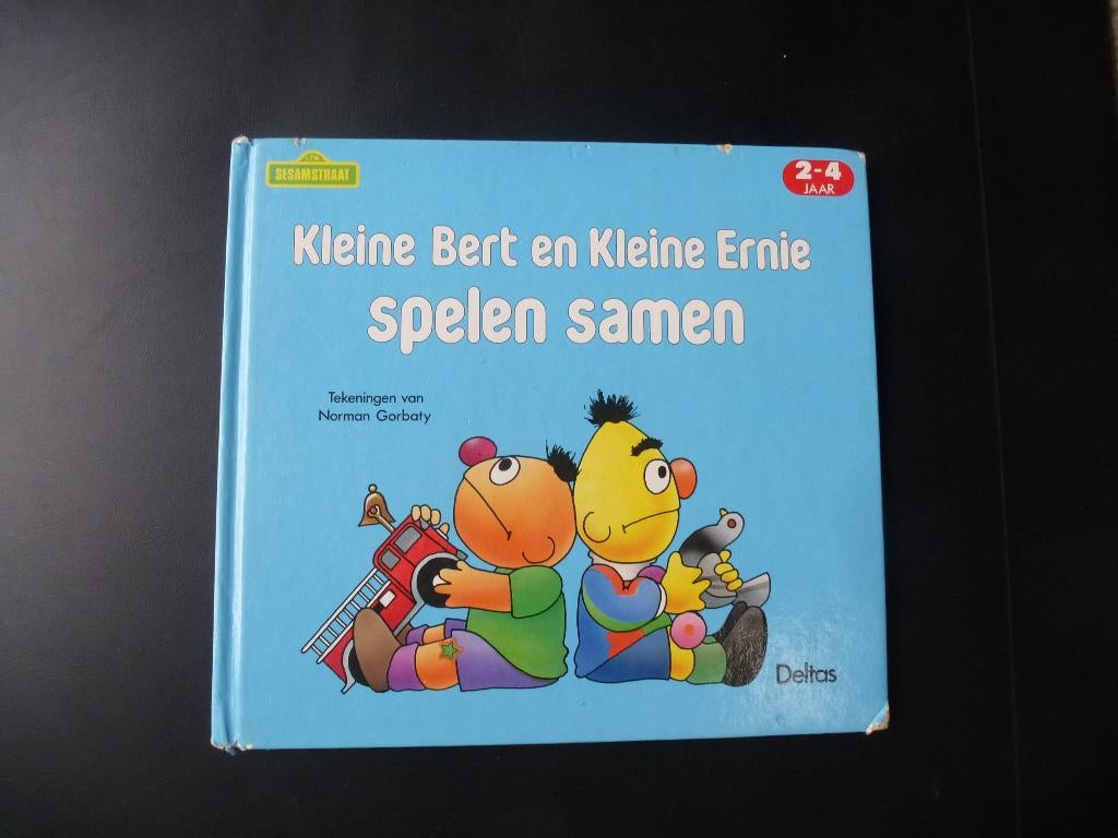 Kleine Bert en Kleine Ernie spelen samen - Sesamstraat, 1988, Gelezen, Ophalen of Verzenden, Sesamstraat, 2 tot 3 jaar