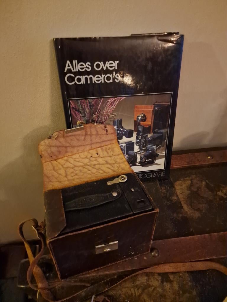 Oude camera + boek, Ophalen of Verzenden, Gelezen, Fotograferen en Filmen