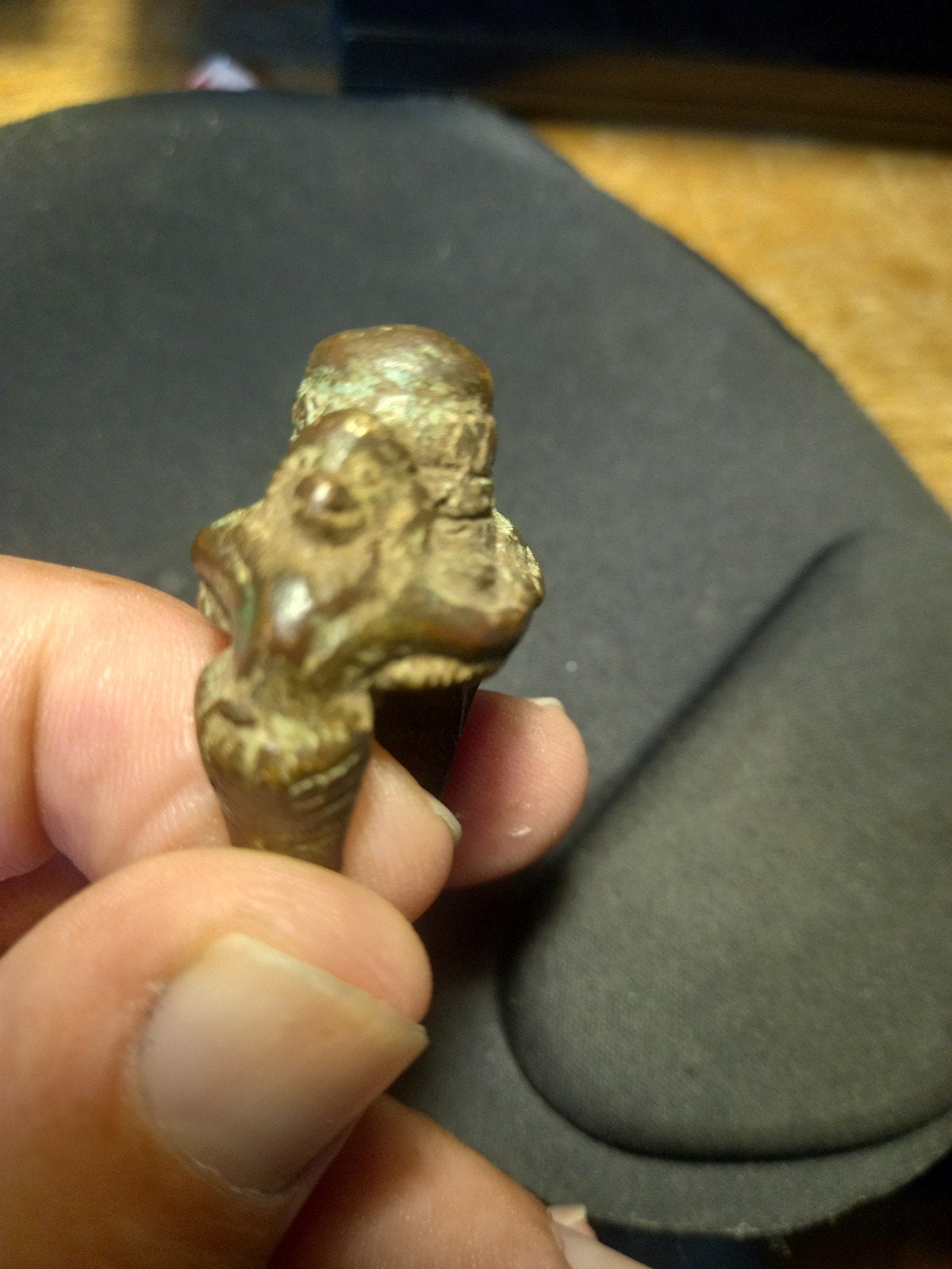 Unieke bodemvondst bronzen ring met figuur, Ophalen of Verzenden