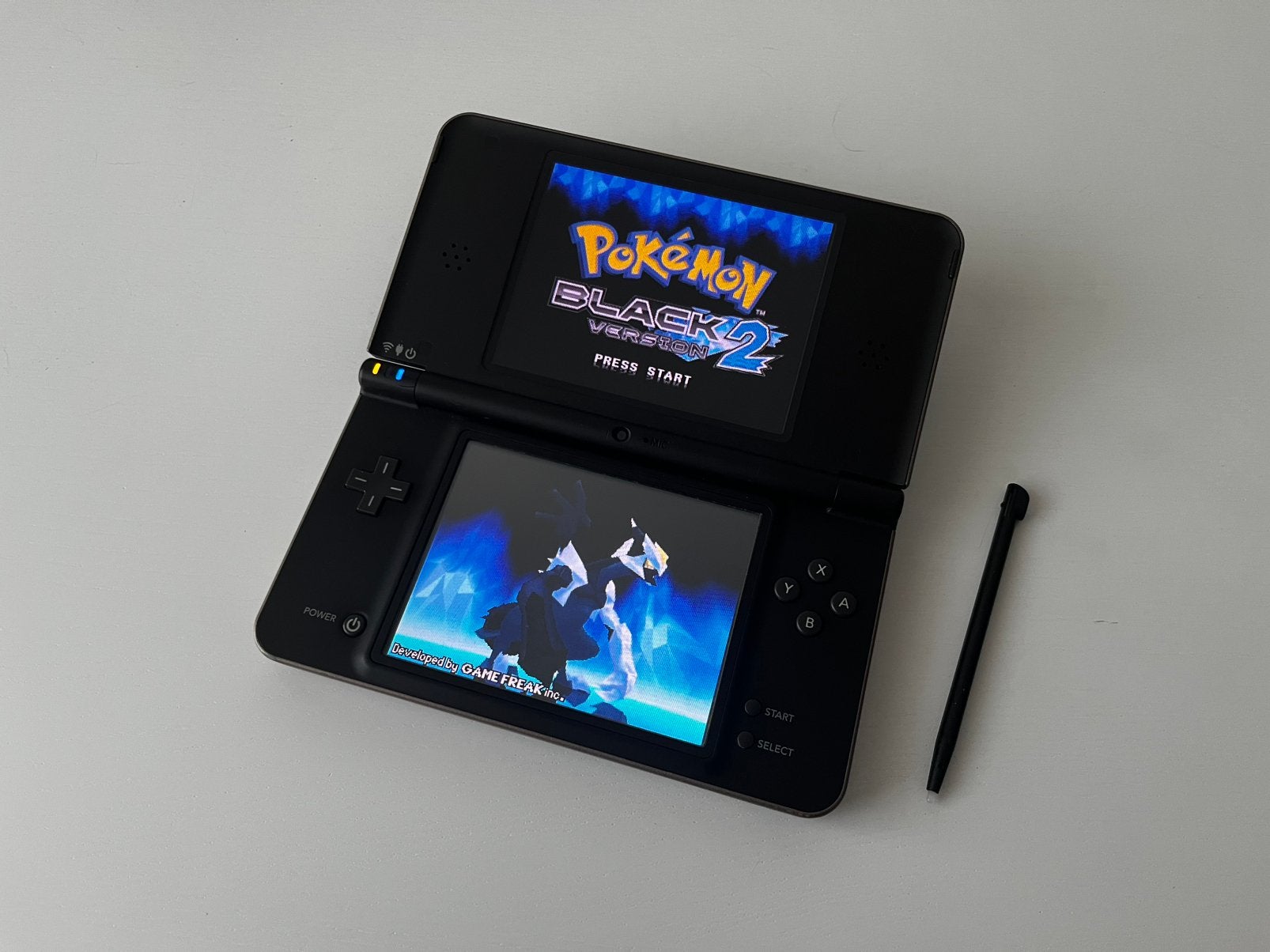 DSi XL met Pokémon, Dsi XL, Zwart, Ophalen of Verzenden, Gebruikt