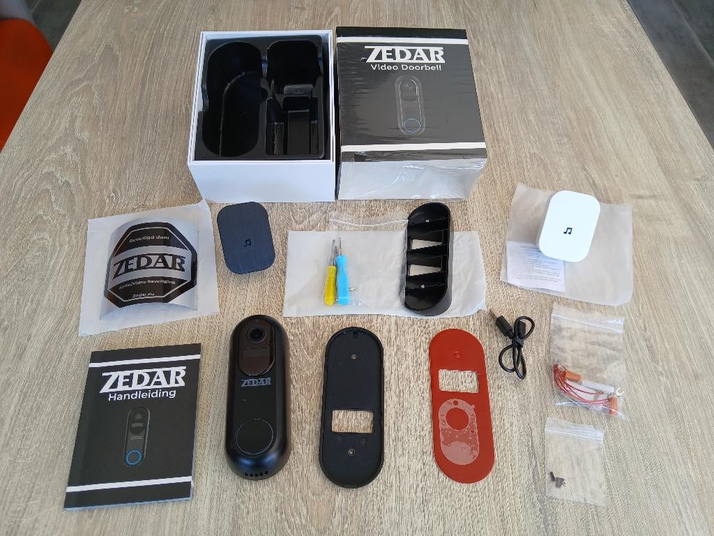 Zedar V600 video deurbel geheel compleet  z.g.a.n., Huis en Inrichting, Deurbellen, Ophalen of Verzenden, Bewegingsdetectiesensor