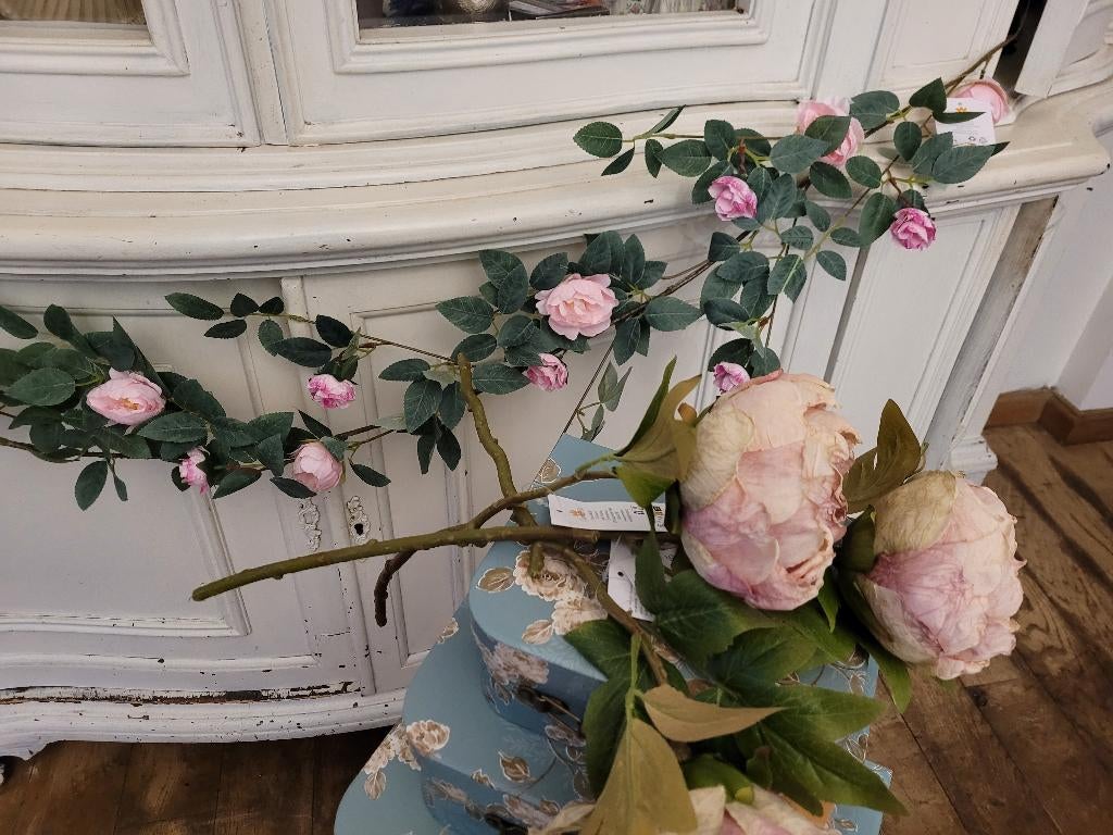 Guirlande met kunstrozen merk Clayre & Eef, 180 cm, Roze, Belle Vieille Brocante, Ophalen of Verzenden