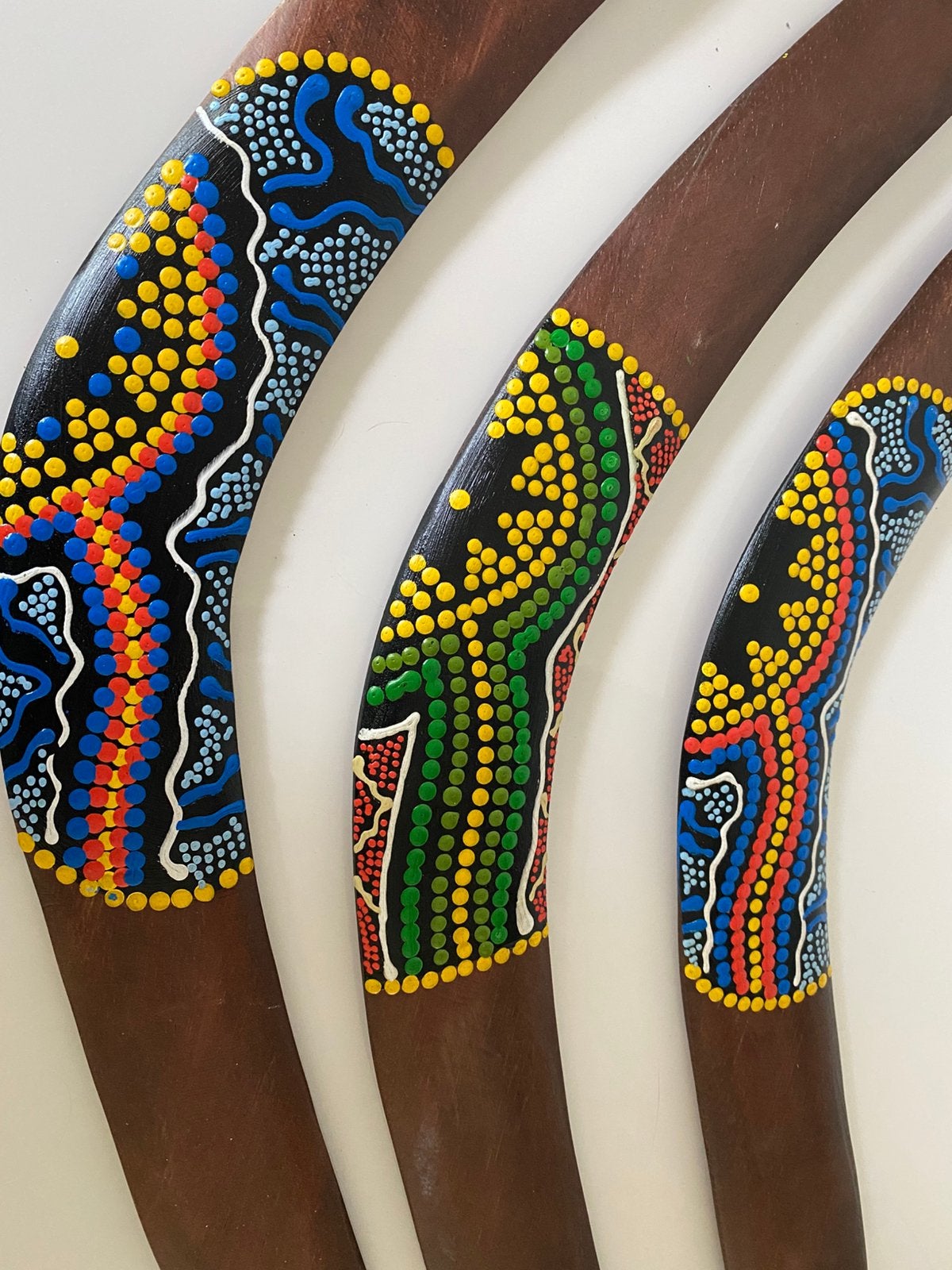 Boemerang, hout, aboriginal, beschilderd, per stuk €5,00, Ophalen