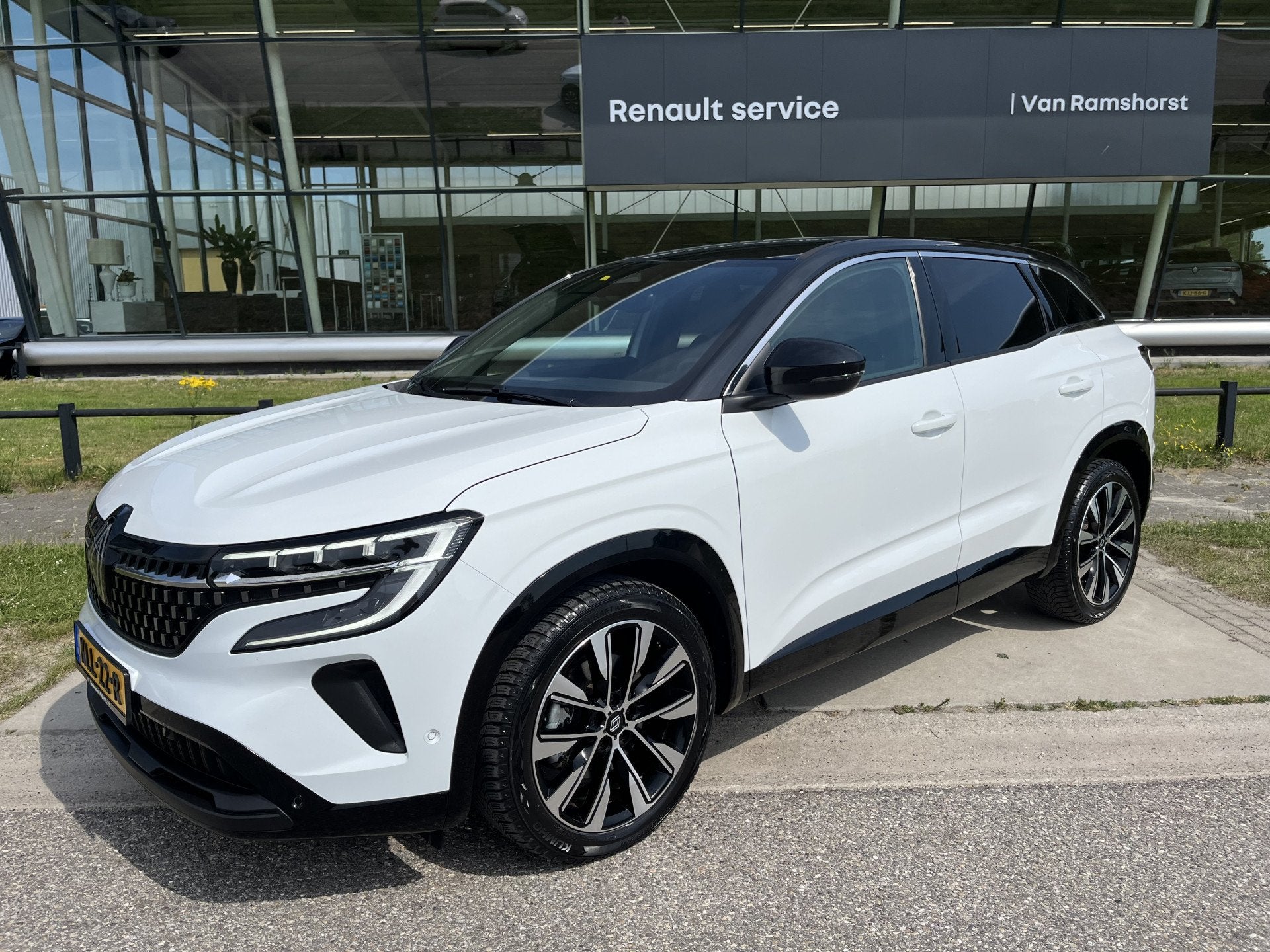 Renault Austral 1.2 E-Tech full hybrid 200PK techno / Dealer, Auto's, Gebruikt, 1199 cc, Wit, 1492 kg